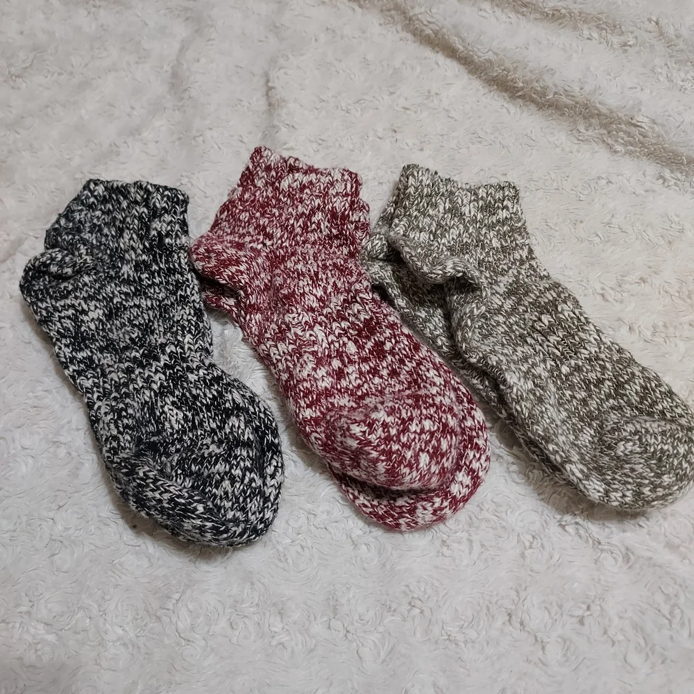 Marled Knit Ankle Socks - Black, Red, and Green Cabincore Outdoor Winter - Picture 1 of 2